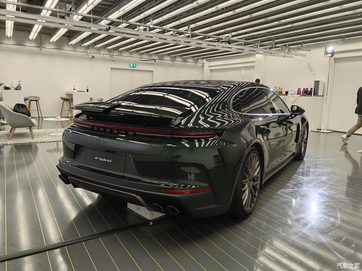 保時捷 Panamera新能源 2024款 Panamera Turbo E-Hybrid 行政加長版 4.0T